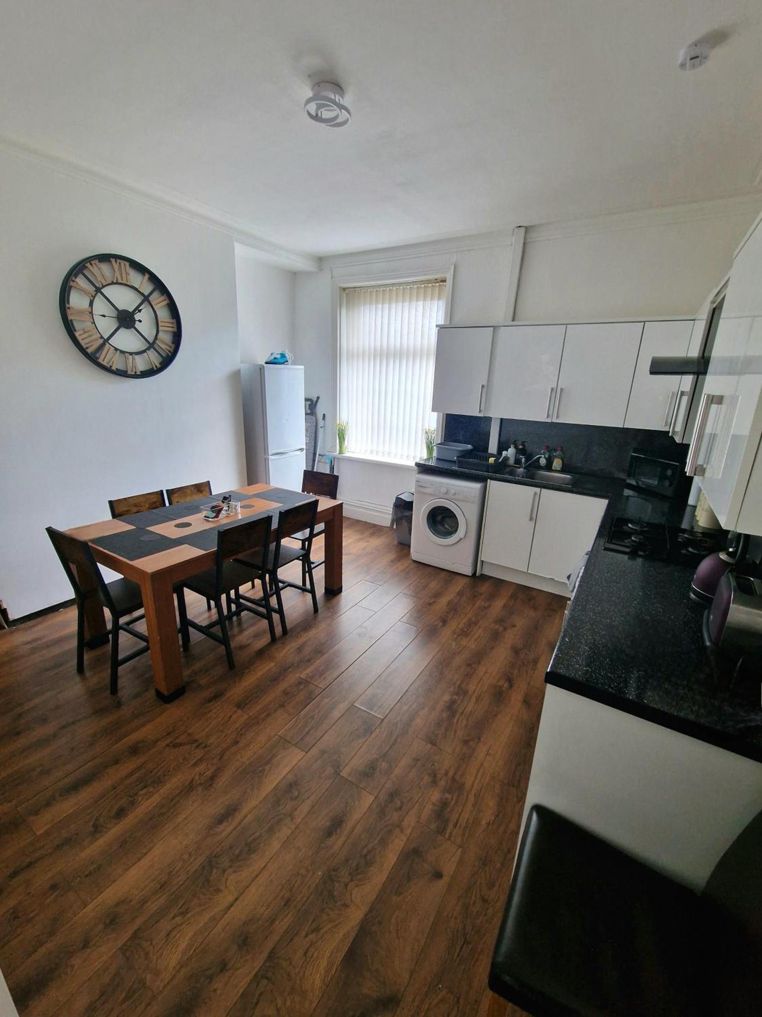 Stylish 4 Double Bedroom House In Bradford, Views Of Hillside And Parking Shipley  Buitenkant foto