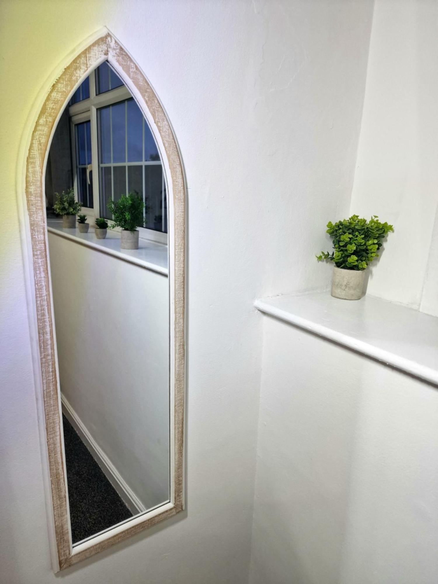 Stylish 4 Double Bedroom House In Bradford, Views Of Hillside And Parking Shipley  Buitenkant foto