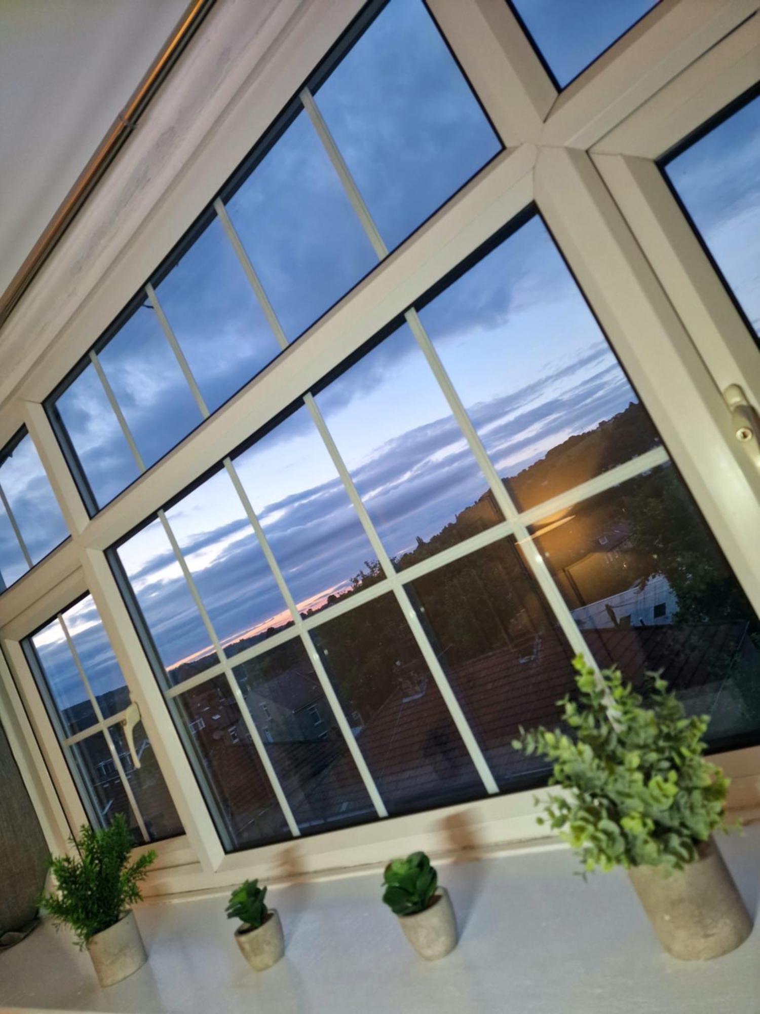 Stylish 4 Double Bedroom House In Bradford, Views Of Hillside And Parking Shipley  Buitenkant foto