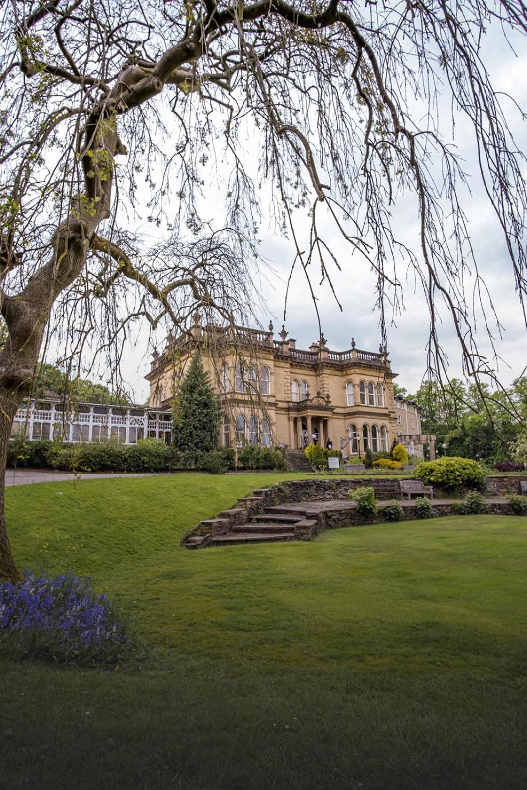 Stylish 4 Double Bedroom House In Bradford, Views Of Hillside And Parking Shipley  Buitenkant foto